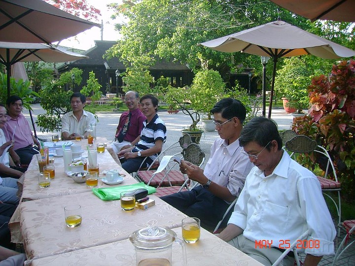 Chuan bi quy khuyen hoc May25-08 6.JPG